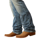 leg view - boot cut - light wash jeans