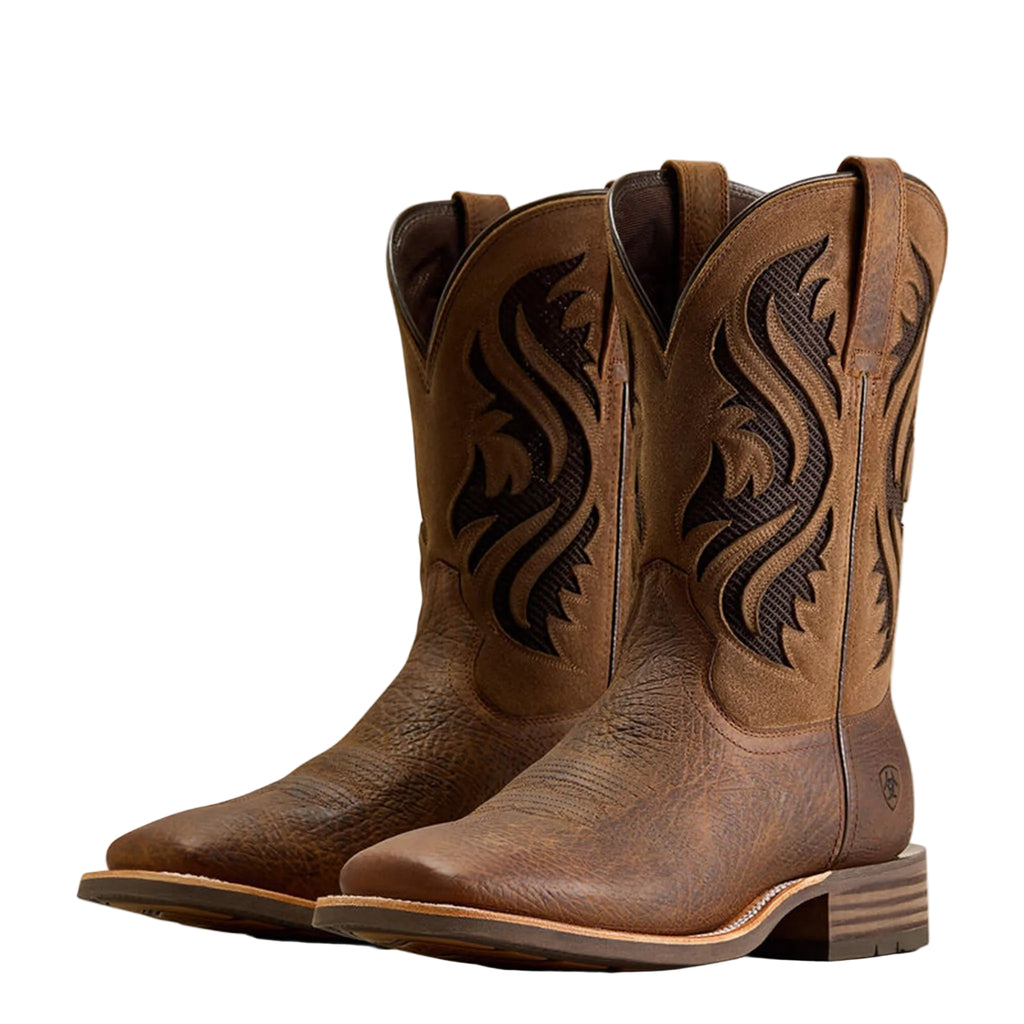 Front and side view of both Earth Kanyon Boots. 