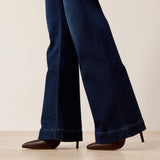 Close-up of women’s Ariat jeans in Hayward wash highlighting the bottom opening of jeans.