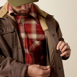 Detail view of the men’s Ariat coat highlighting the collar, buttons, cuffs, inside pocket and fabric.