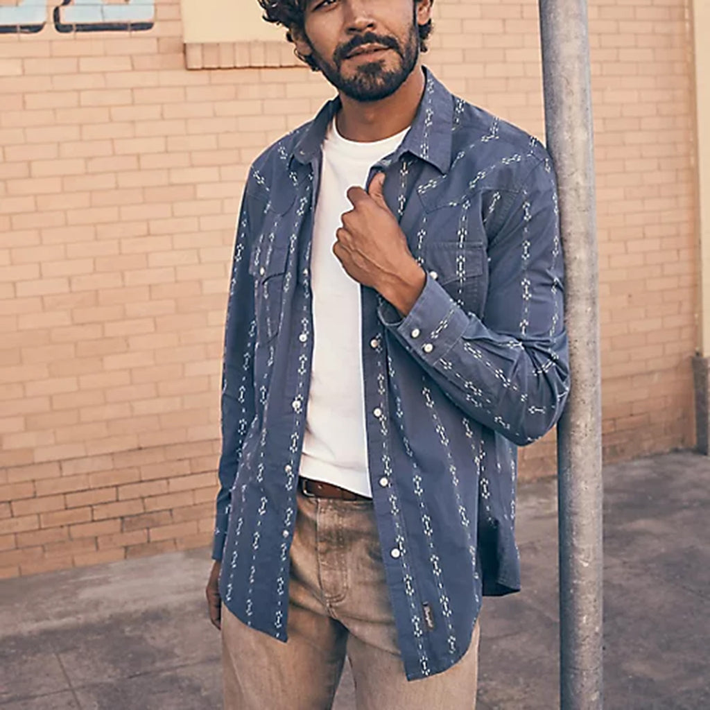 Camicia Wrangler Icons 27MW Western in denim da uomo rif. W5MSLW Camicia Wrangler Icons 27MW Western in denim da uomo rif. W5MSLW