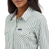 Wrangler Women's Green/White Striped Shirt Close-up of Pockets