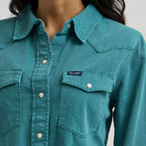 Close‑up of the Wrangler Women’s Retro turquoise long sleeve Western shirt, showing the snap details, fabric texture, and vibrant turquoise color.