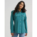 Model wearing the Wrangler Women’s Retro turquoise long sleeve Western shirt, front view showing the snap placket, bold turquoise color, and flattering fit.