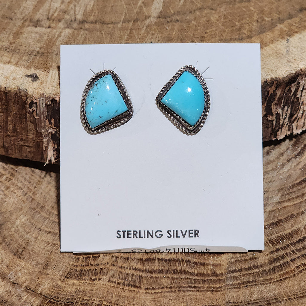 " Nez " Triangle Turquoise Studs