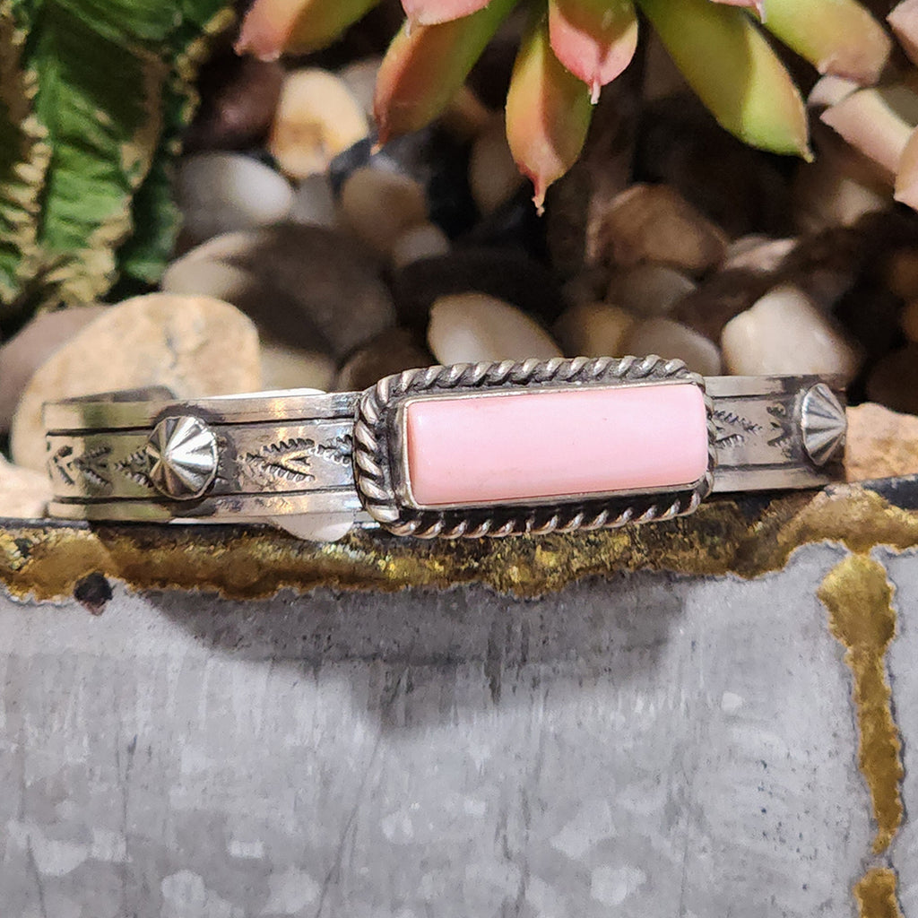 " Danny " Pink Conch Bar Cuff
