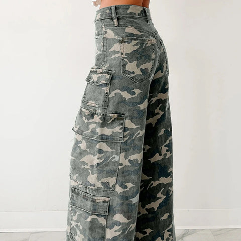High waisted camo printed cargo pants. 