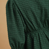 Close up view of the material, waffle style.