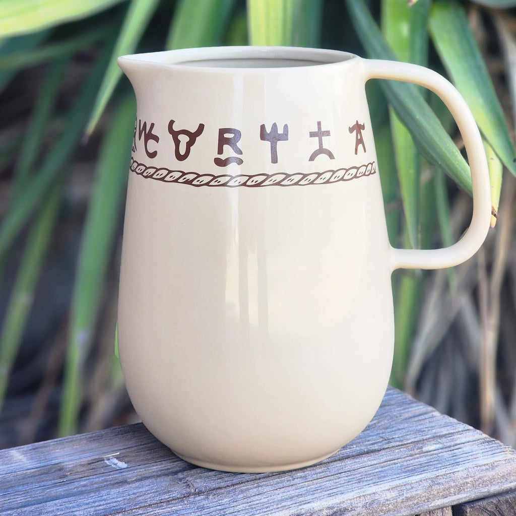 Pitcher 96oz, brands with rope design at top 