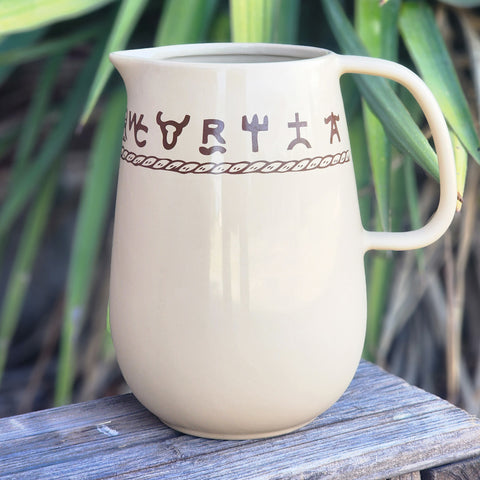 Pitcher 96oz, brands with rope design at top 