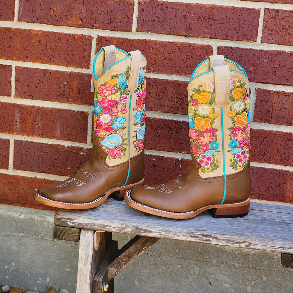 macie Bean, Cowgirl Boot, Flower Embroidered. Boot Stitching 