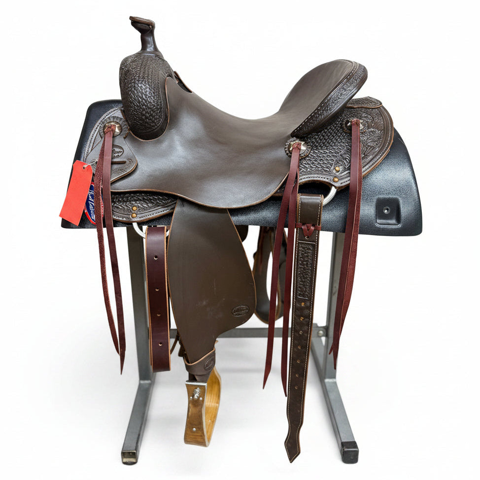 Side View of HR 16" Signature Light Cowhorse Saddle