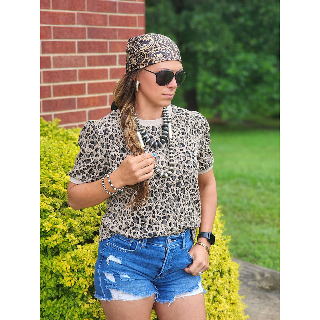 Leopard print tee, khaki, puff shoulders 