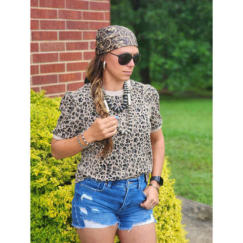 Leopard print tee, khaki, puff shoulders 