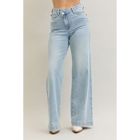 comfort-stretch light blue denim jeans with Criss cross high waist, wide leg and zip fly