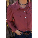 close up of arrow details on shirt