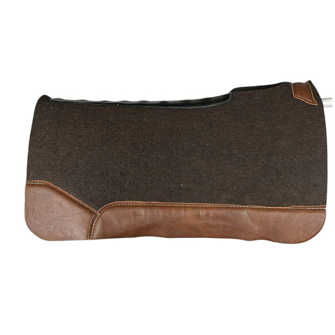 Side view of saddle pad. 